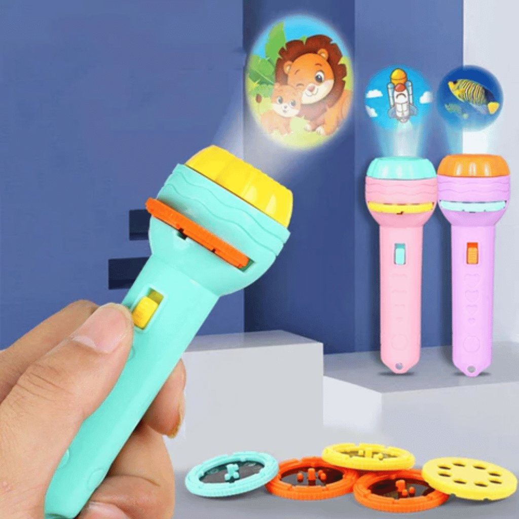 Baby Projector Torch 3 Cards Cartoon Projection Flashlight Children Early Education Toy (random color )