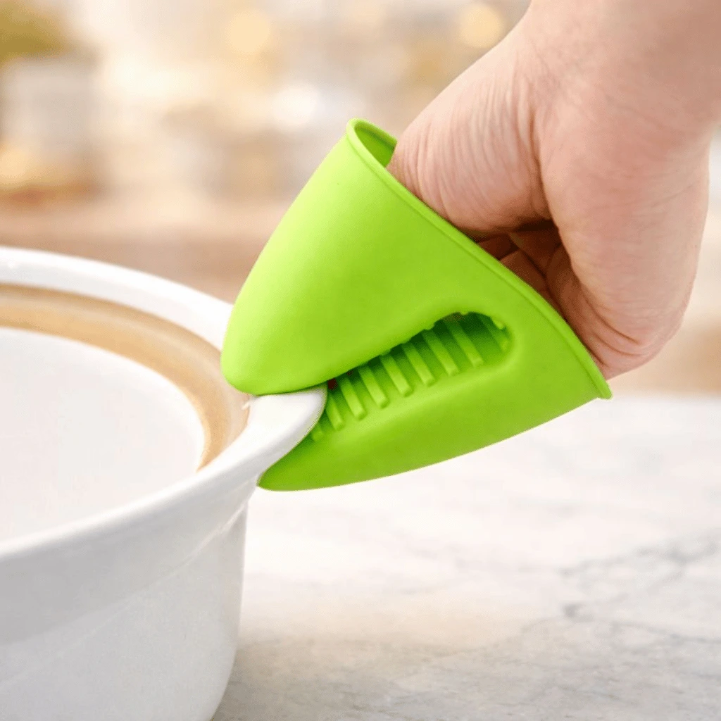 Silicone Heat Resistant Glove Clip Non-Slip Insulation Pot (1 Pc, Random Color)