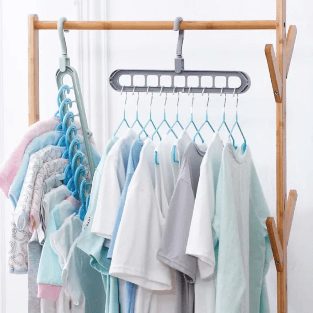 Super Magic Changeable Clothes Pluto Plastic Hanger