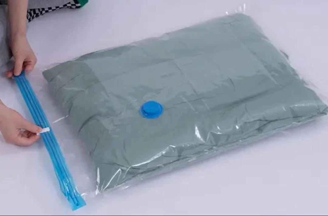 Vacuum Storage Bags Set With Hand Pump – 5 Vacuum Compression Bags + 1 Suction Pump | Reusable Space Saver Bags For Clothes, Blankets